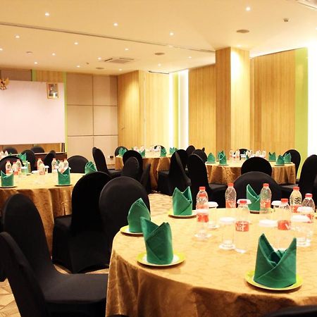 Zest Parang Raja Solo By Swiss-Belhotel International Bonorejo Exterior foto